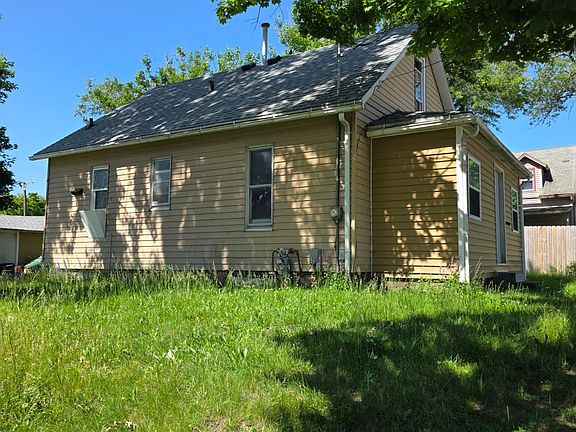 2nd image of 1843 Walker St
