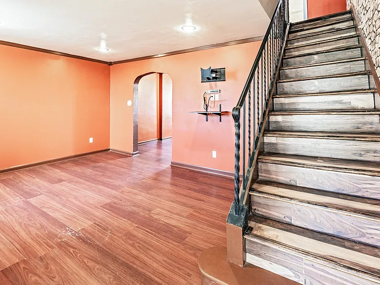 3312 W 13th St — Photo 3