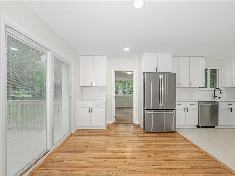 8624 Parliament Dr — Photo 16