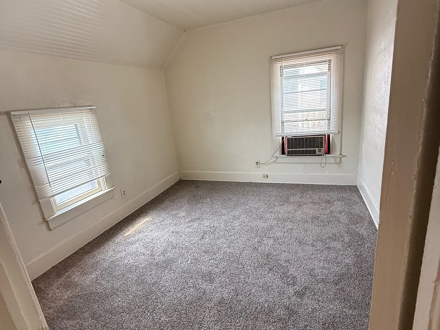 748 Teller - 2 — Photo 4