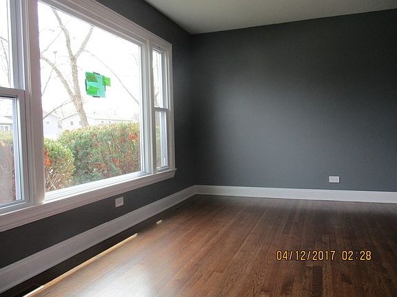 3rd image of 5808 Victoria Dr