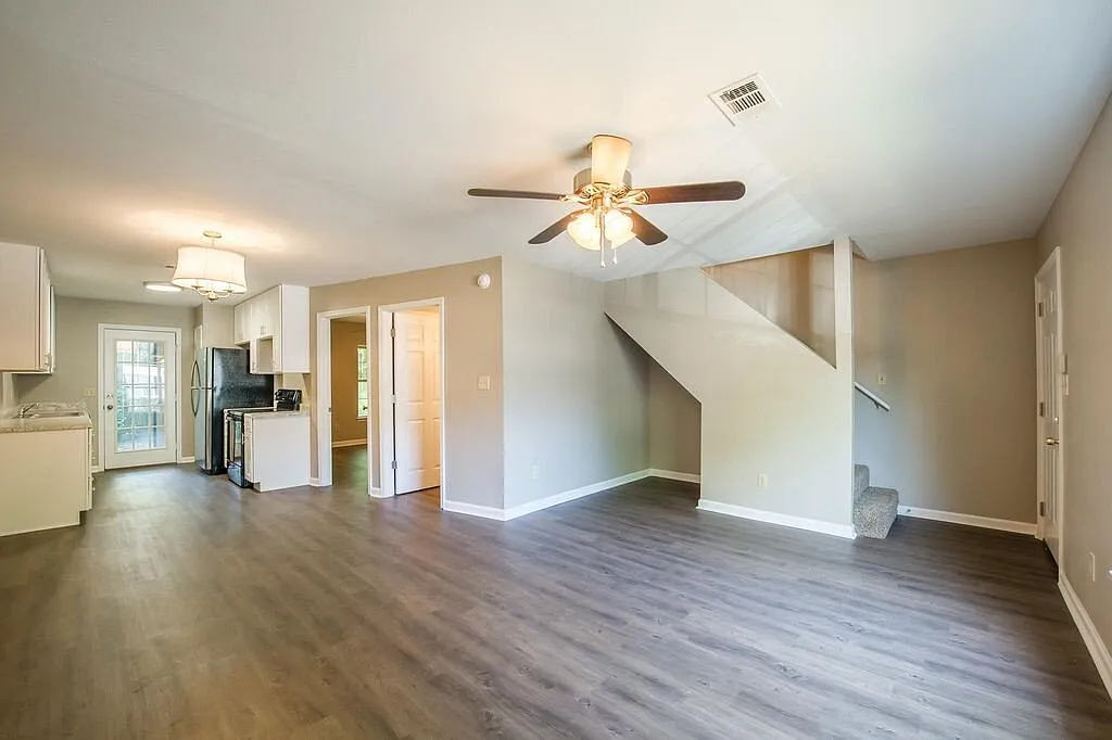 4 bed, 3.0 bath, 1280 sqft, $1,450 — Photo 1