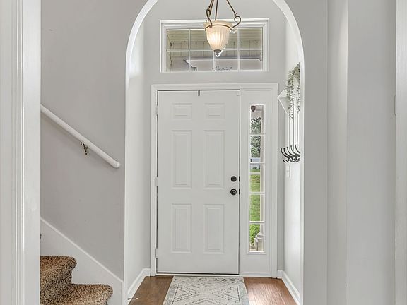 4th image of 313 Sunnycrest Dr