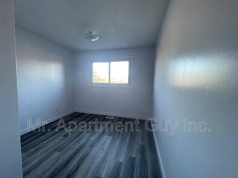 161 Weber St N — Photo 14