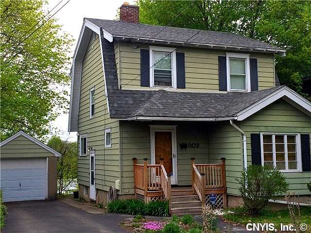 1st image of 302 Beattie St