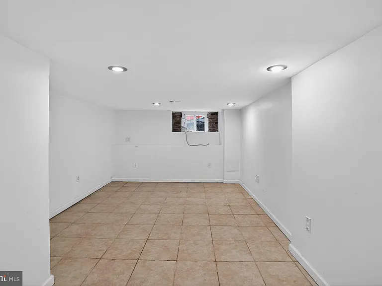 1302 N Dover St — Photo 6