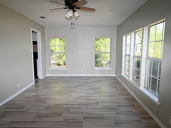 3rd image of 611 Fort Worth St