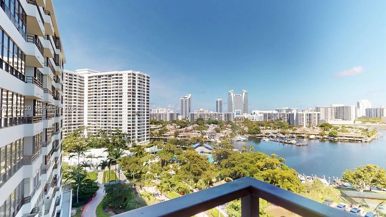 Olympus Condo — Photo 2