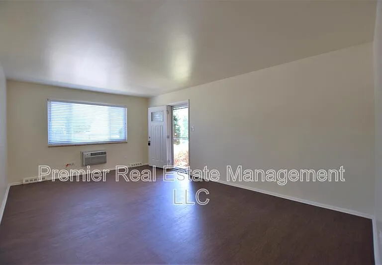 1885 S Clermont St — Photo 5