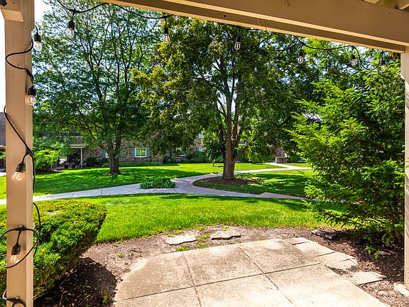 3rd image of 6S080 Park Meadow Dr APT 9F