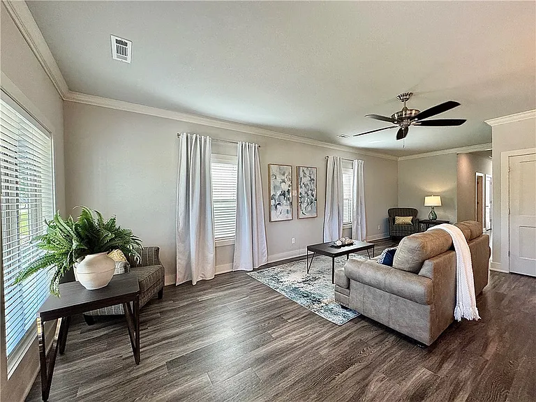 915 NE Heights Ln — Photo 12