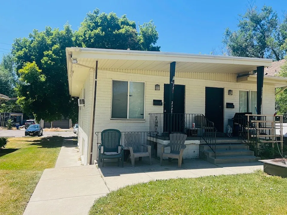 900 E apartments