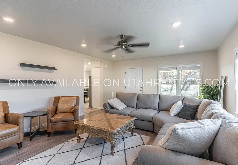 976 Briar Ave #UP — Photo 9