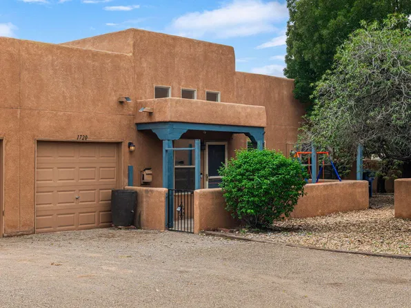 1720 Violetas Rd NW, Albuquerque, NM 87104
