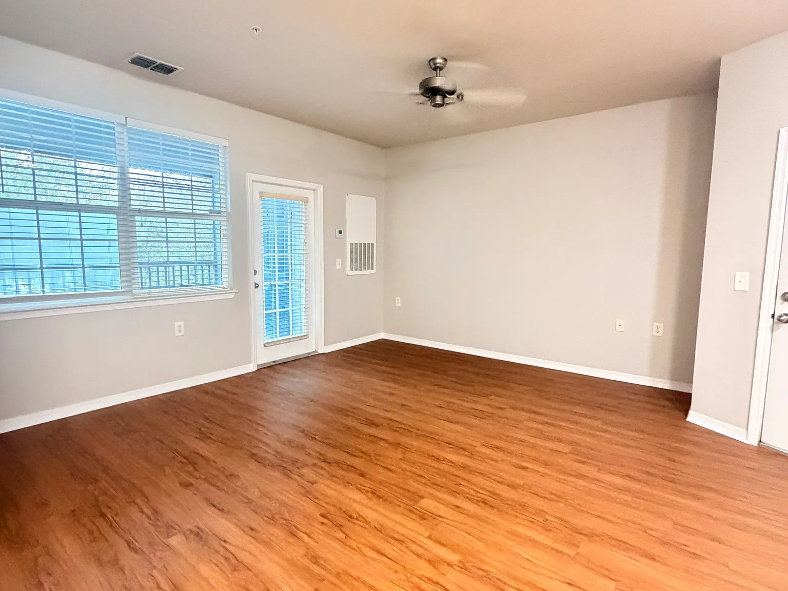 2 bed, 2.5 bath, 1047 sqft, $1,600 — Photo 1