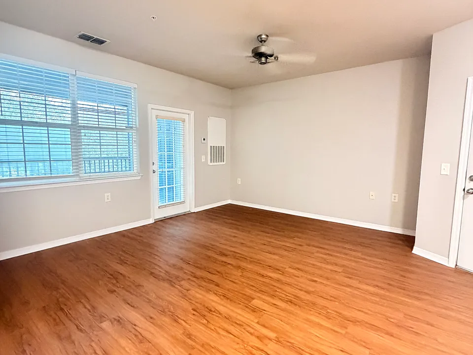 1429 Villa Capri Cir #201