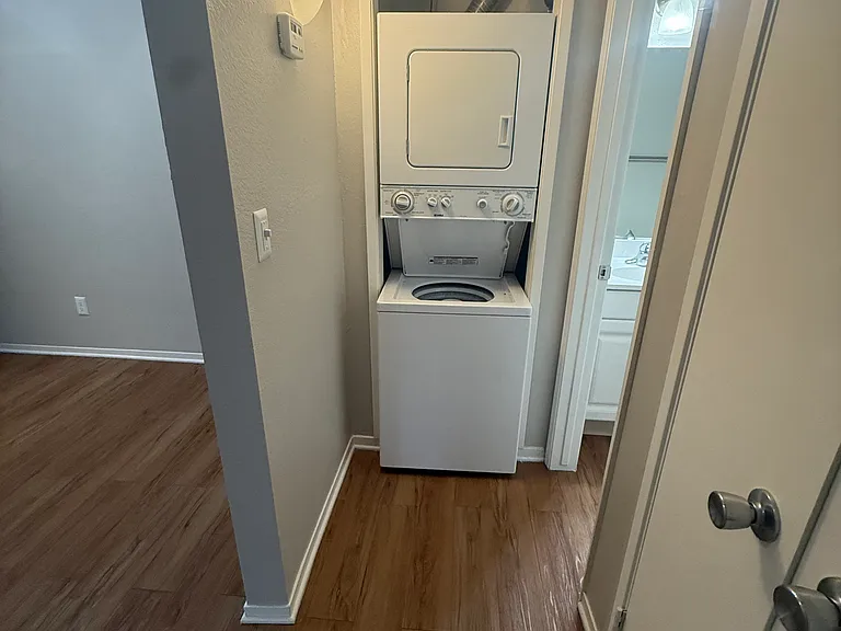 1 x 1 In unit washer and dryer