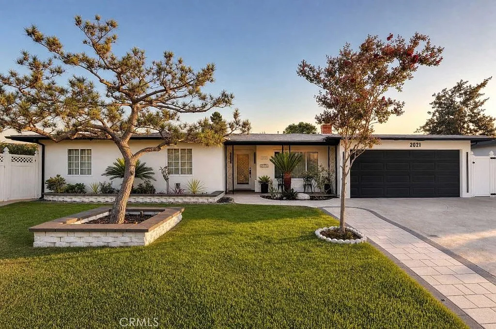 4 bed, 1833 sqft, $6,250 — Photo 2