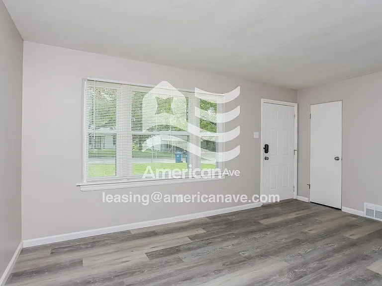 925956_005_wm_-_living_room_13214298.jpg