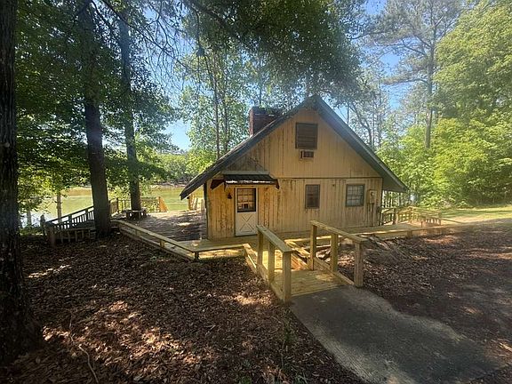 4th image of 460 Lakeview Dr