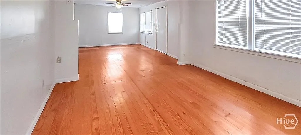 3 bed, 1.0 bath, 1204 sqft, $1,500 — Photo 3