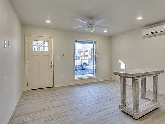 2nd image of 907 15th Ave APT 3