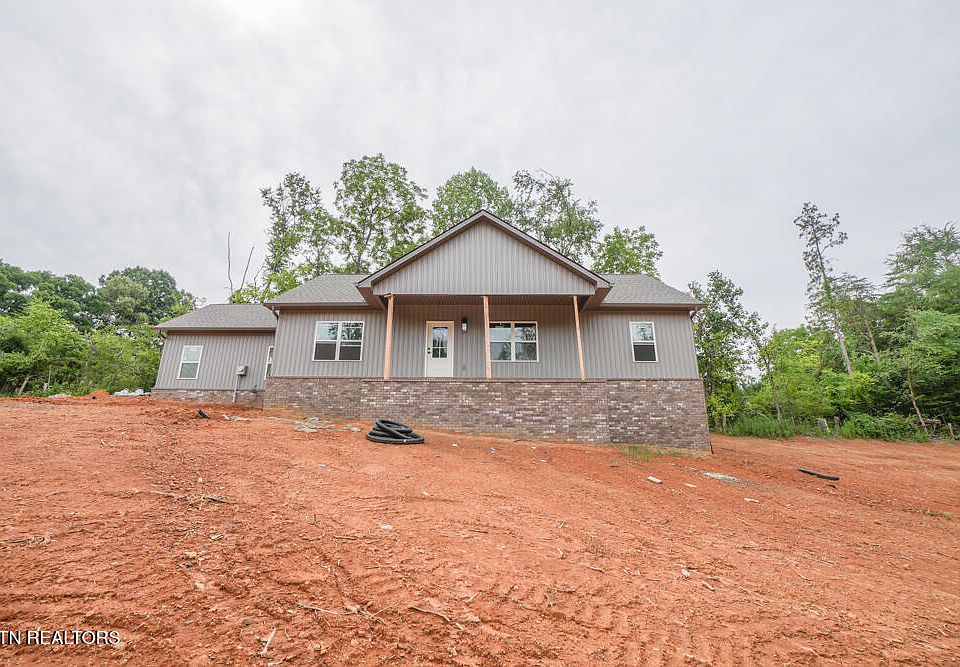 1st image of 844 Pinebrooke Dr