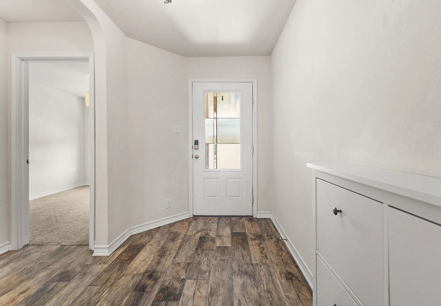 4 bed, 2.0 bath, 1906 sqft, $2,000 — Photo 3