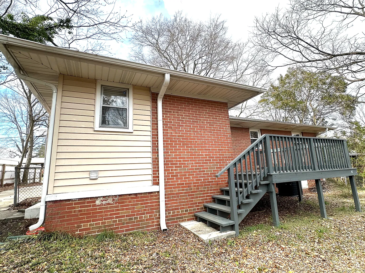 3 bed, 1150 sqft, $1,690 — Photo 2