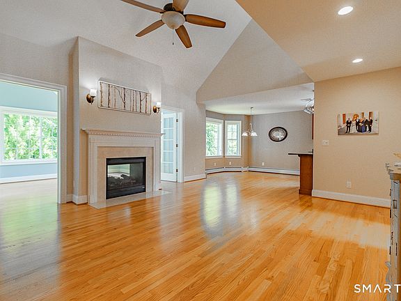3rd image of 9 Streamside Lane #9
