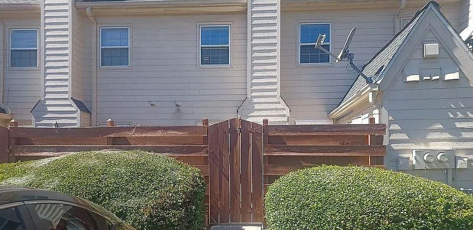 1st image of 595 Wedgewood Dr
