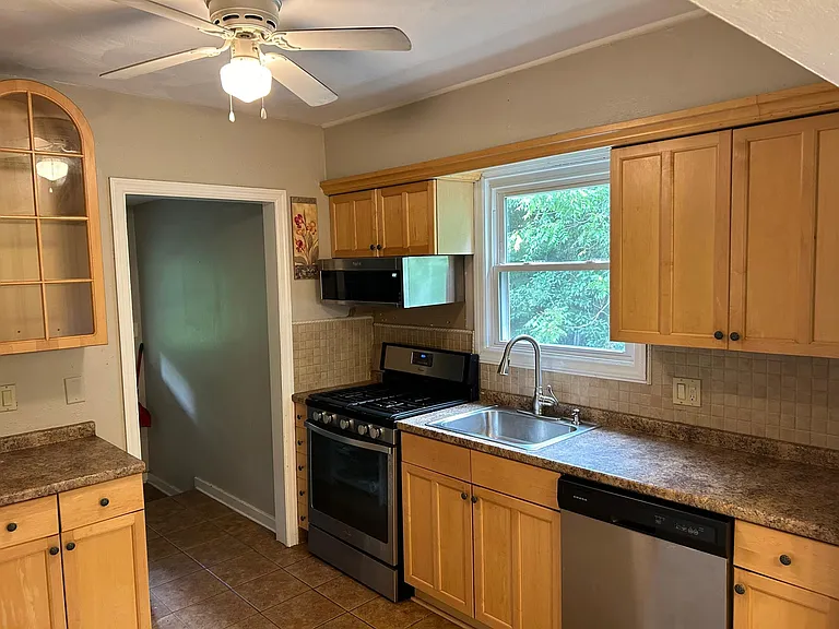 215 Ridge Ave — Photo 10