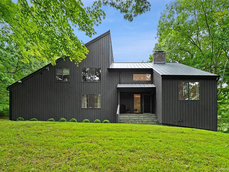 25 Cross Pond Rd — Photo 1