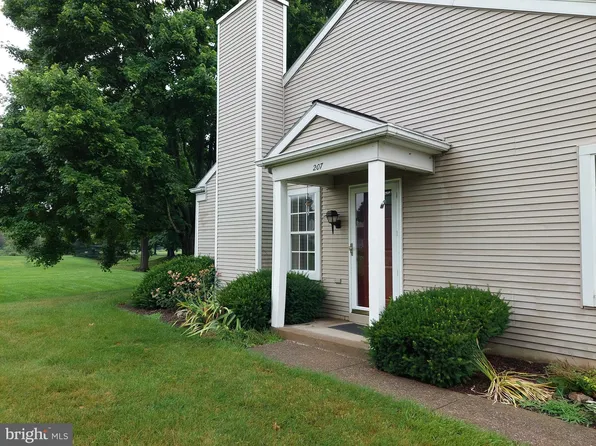207 Barrington Ct, Palmyra, PA 17078