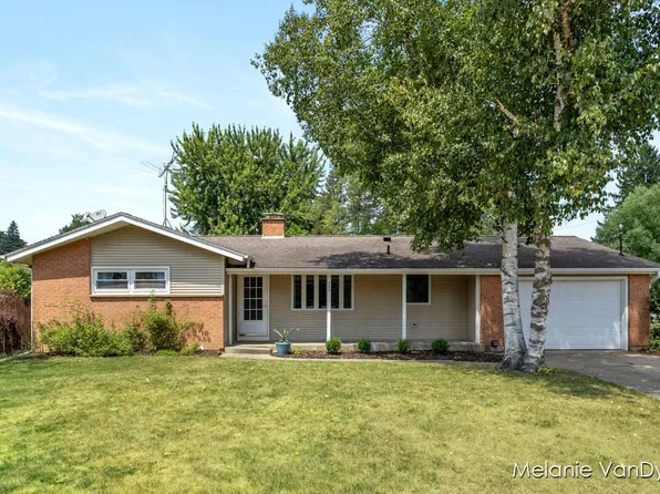 285 Jeffrey St NE, Cedar Springs, MI 49319