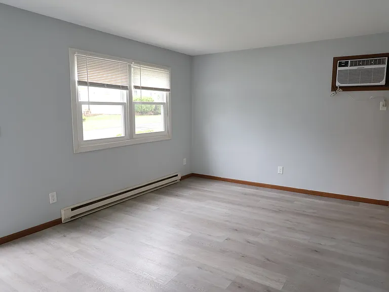 450 Greensburg St — Photo 4