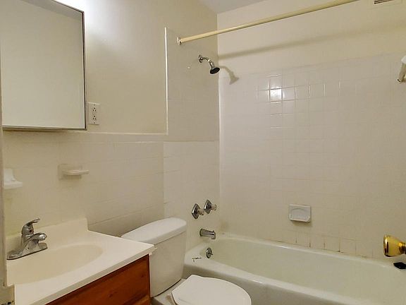 5th image of 915 E 179th St APT 4A