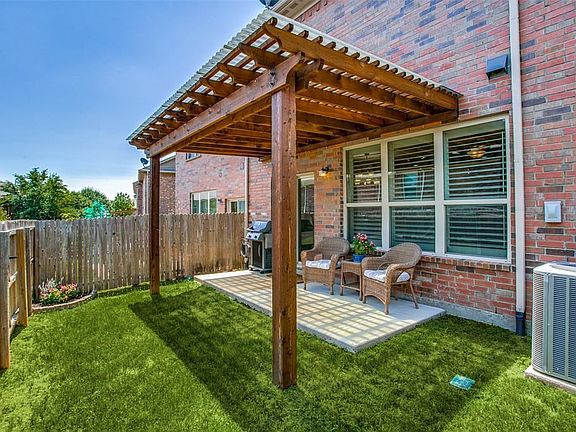 3rd image of 2629 Jackson Dr