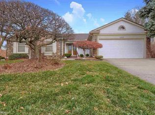 1646 Sumac Dr, Rochester Hills, MI 48309