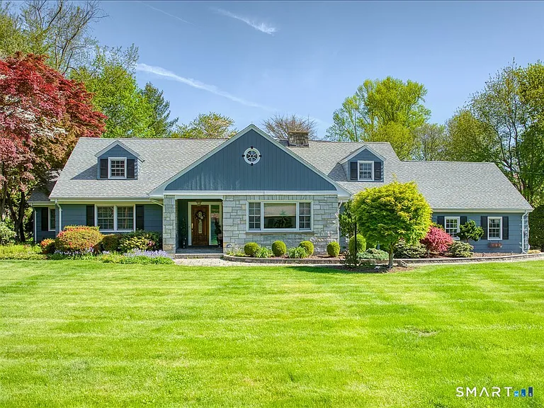 94 Fennbrook Dr — Photo 8
