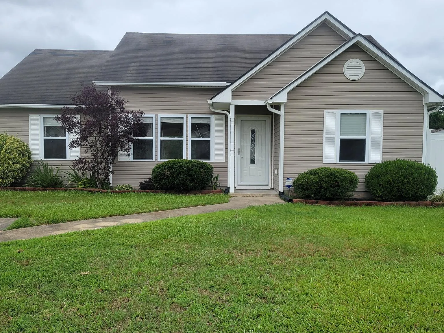 3 bed, 1278 sqft, $2,100 — Photo 1