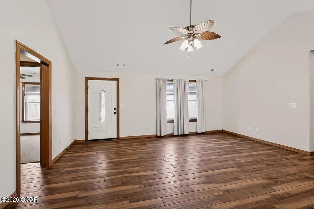 3 bed, 2.0 bath, 1358 sqft, $1,650 — Photo 3