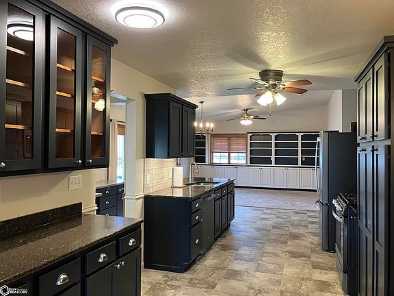 3rd image of 408 Orchard Ln
