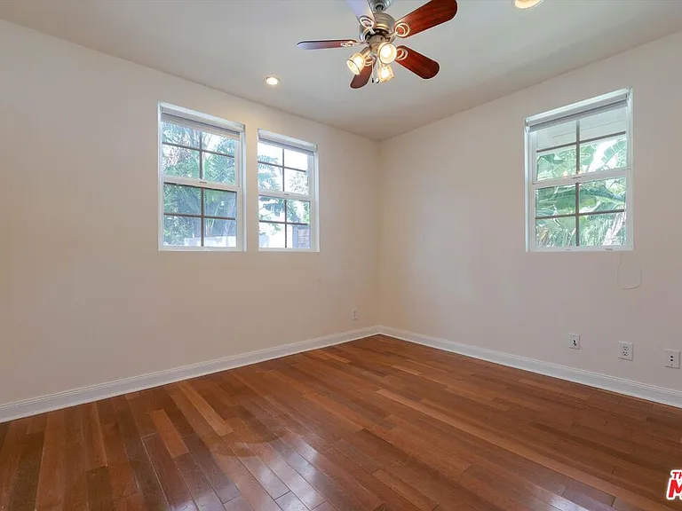 22750 Clarendon St — Photo 32