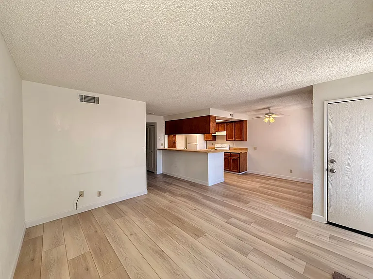 4666 Mission Ave #2 — Photo 8