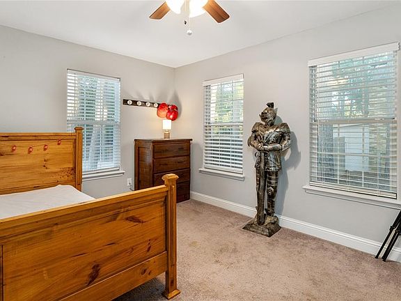 3rd image of 408 Pine Oak Ave