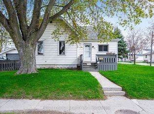 30 Park Ave E, Chatham Kent, ON N7M 3V4