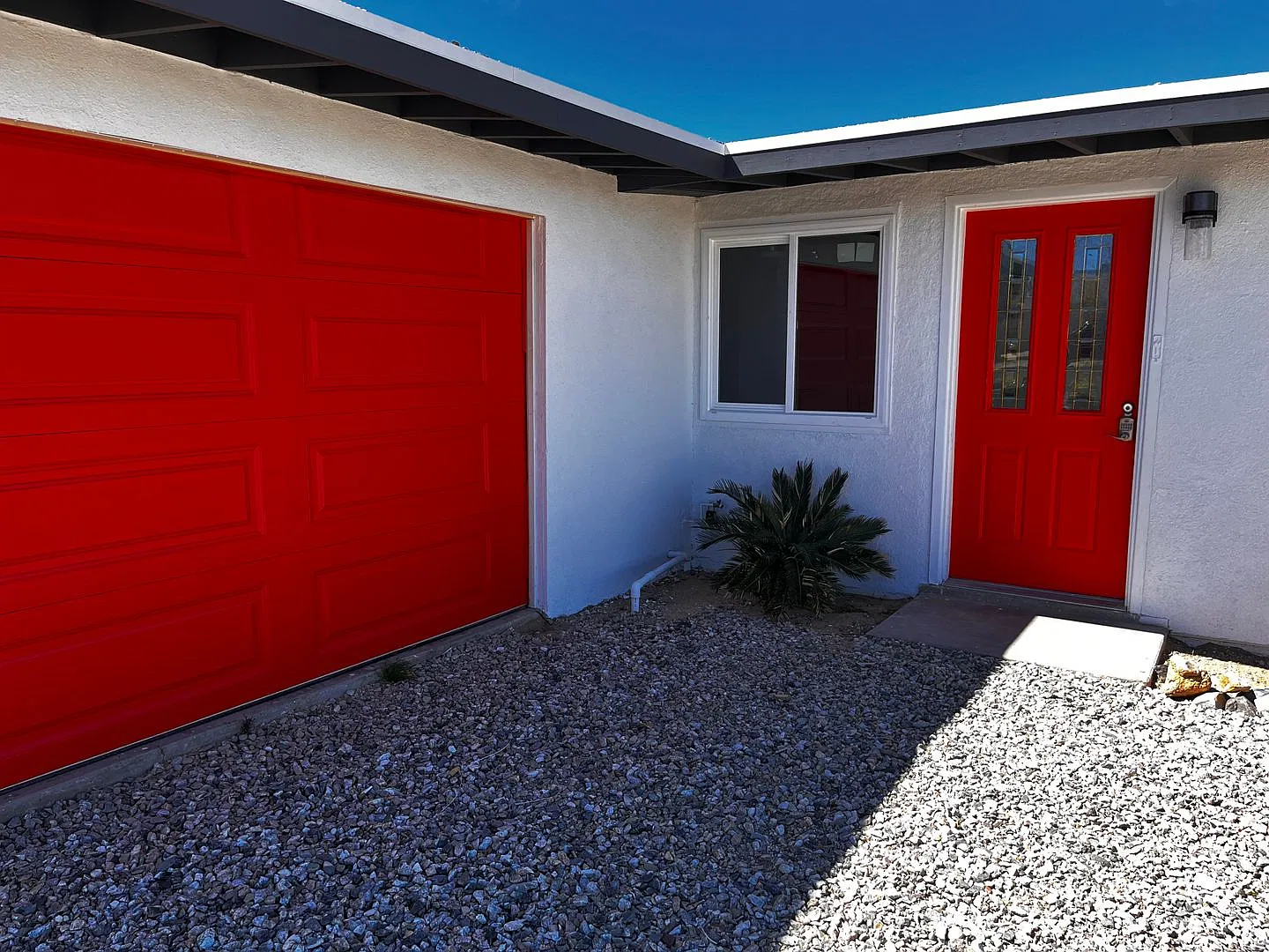 Newly Remodeled 3 Bedroom House in Indian Cove Neighborhood — Photo 2