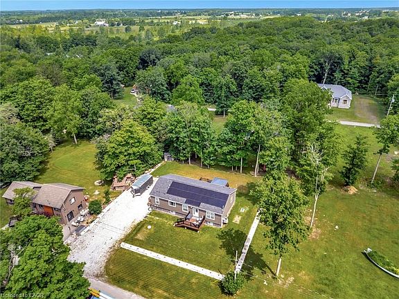 3rd image of 4881 Mapleview Cres