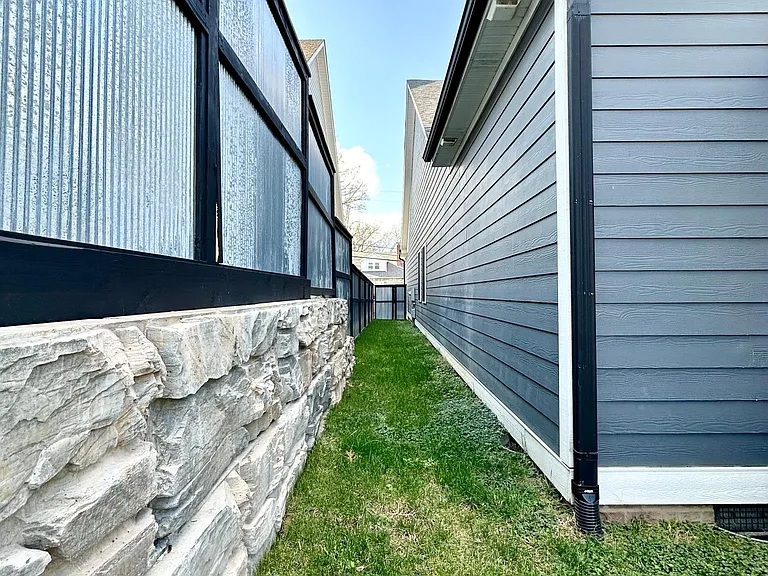 724 E 10th Ave — Photo 3